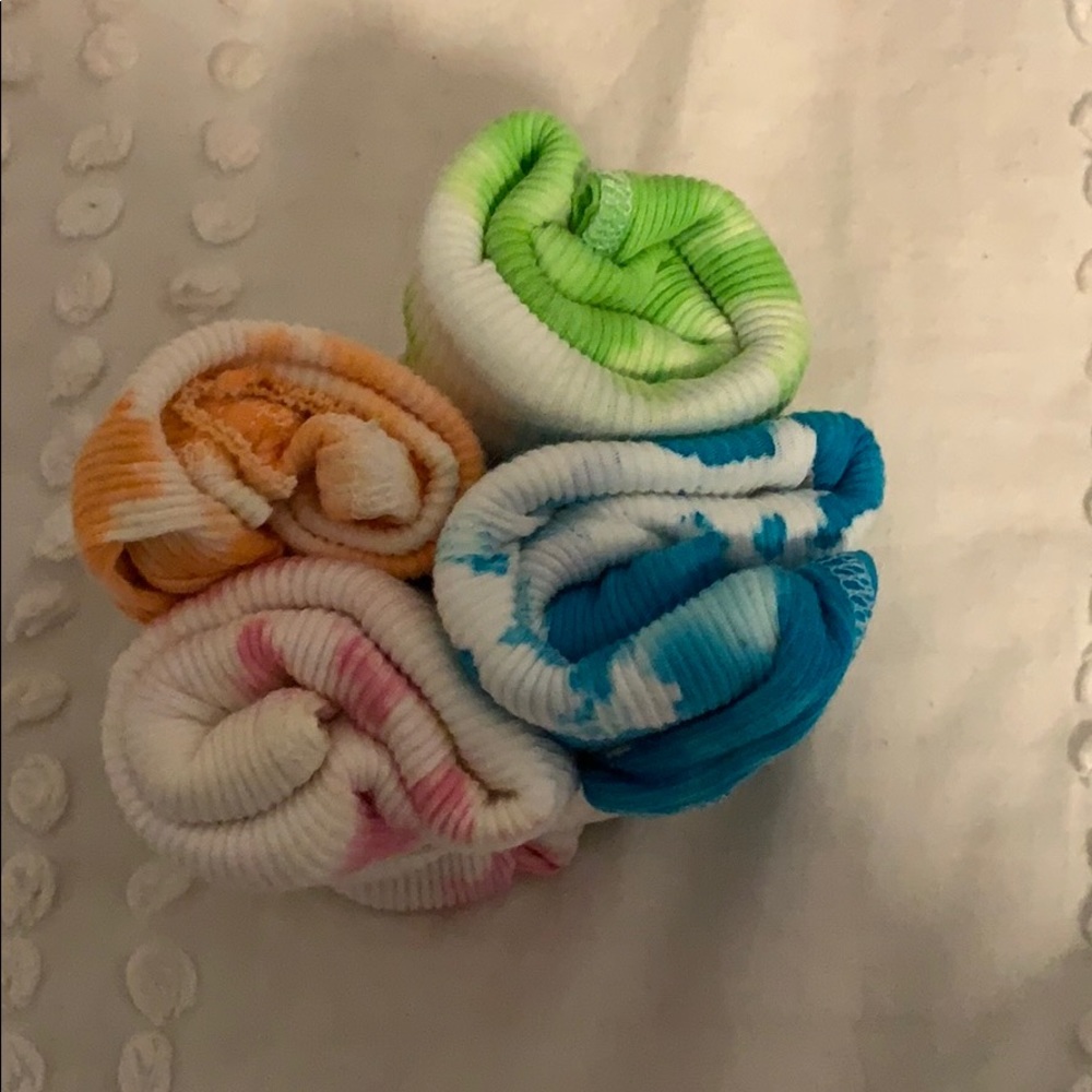 4 pack of tie die tanks all xs/s